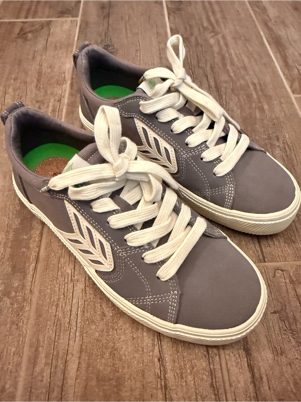 CARIUMA PRO skate charcoal grey suede canvas contrast thread ivory logo sneaker